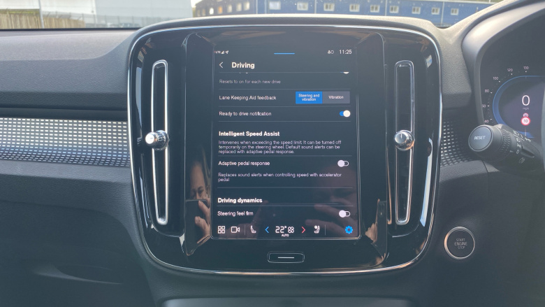 Volvo XC40 2.0 B3P Plus Dark 5dr Auto Petrol Estate